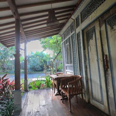 Sapulidi Cafe, Gallery & Resort レムバン エクステリア 写真