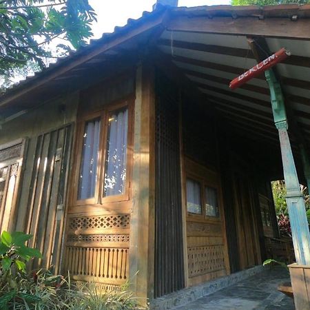 Sapulidi Cafe, Gallery & Resort レムバン エクステリア 写真