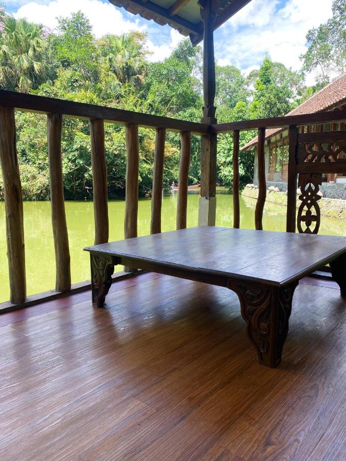 Sapulidi Cafe, Gallery & Resort レムバン エクステリア 写真