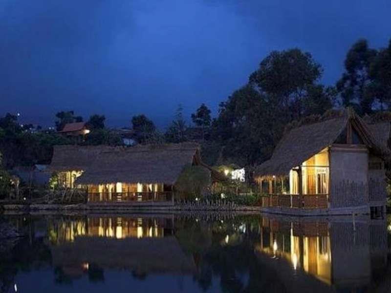 Sapulidi Cafe, Gallery & Resort レムバン エクステリア 写真