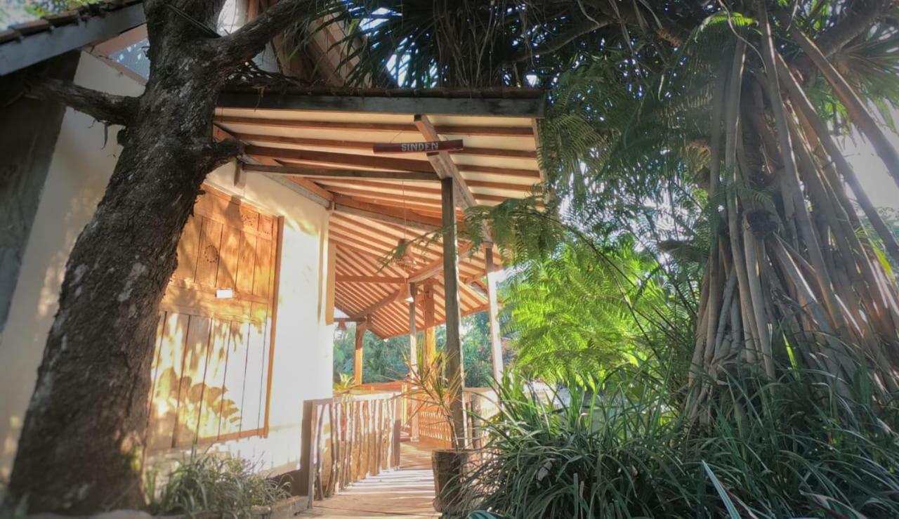 Sapulidi Cafe, Gallery & Resort レムバン エクステリア 写真